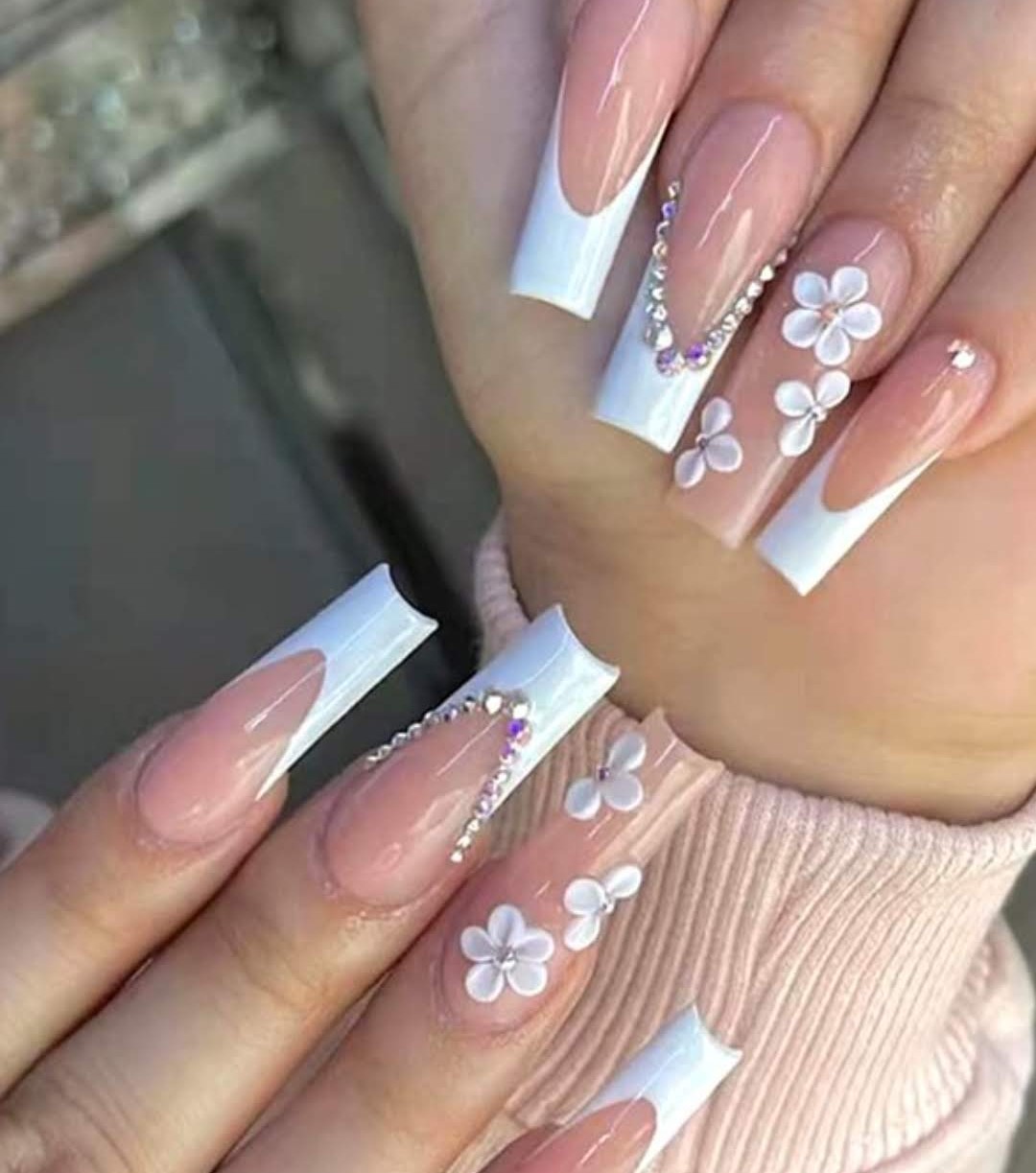 Diva Nails logo